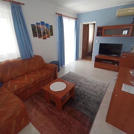 Apartments Tina Pula Extérieur photo