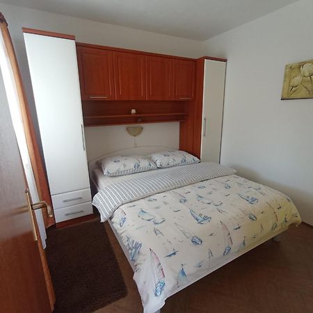 Apartments Tina Pula Extérieur photo
