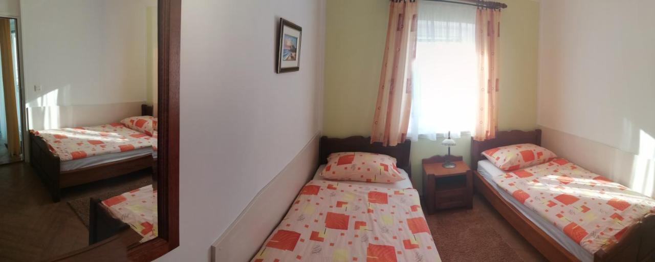 Apartments Tina Pula Extérieur photo