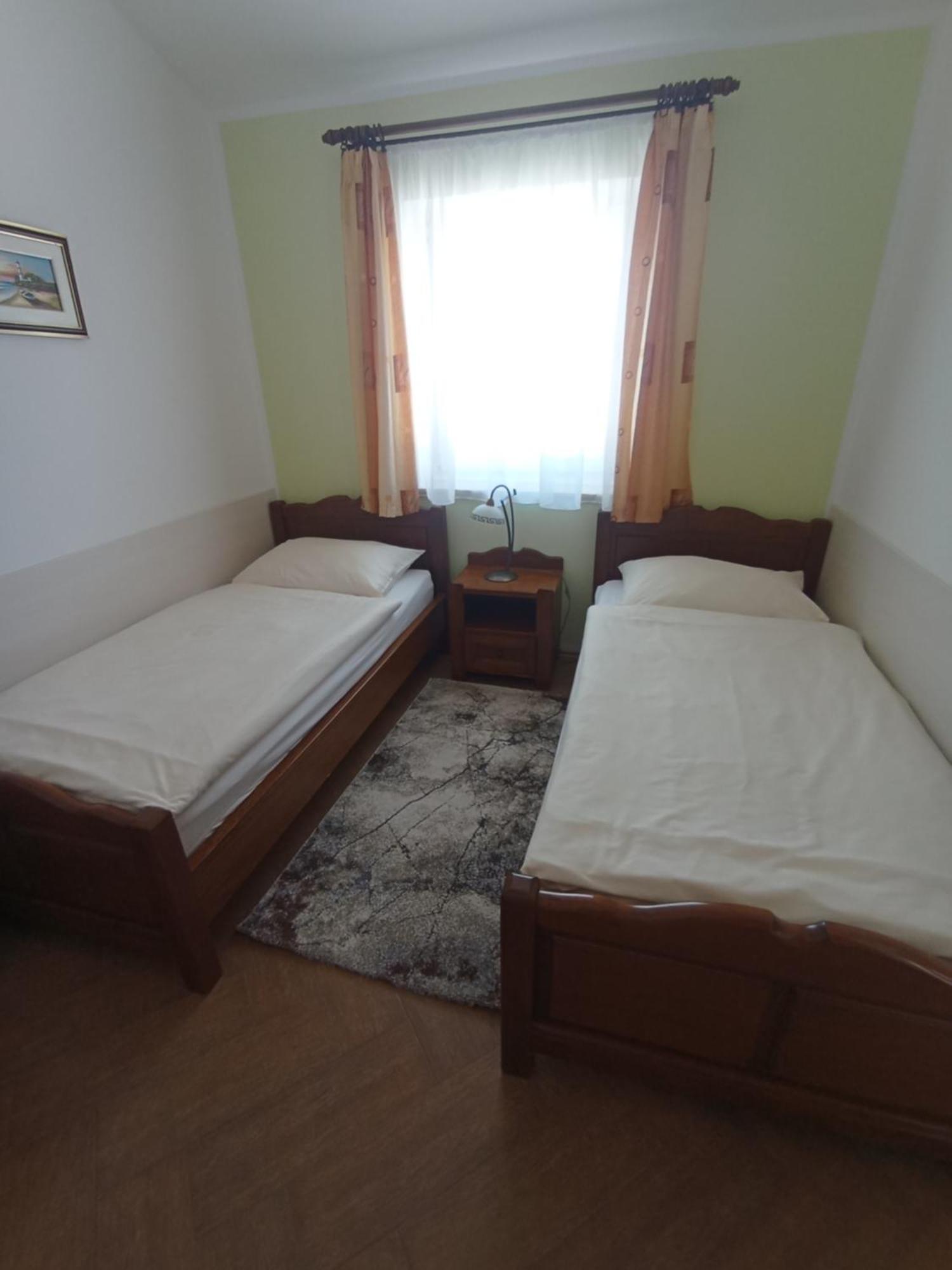 Apartments Tina Pula Extérieur photo
