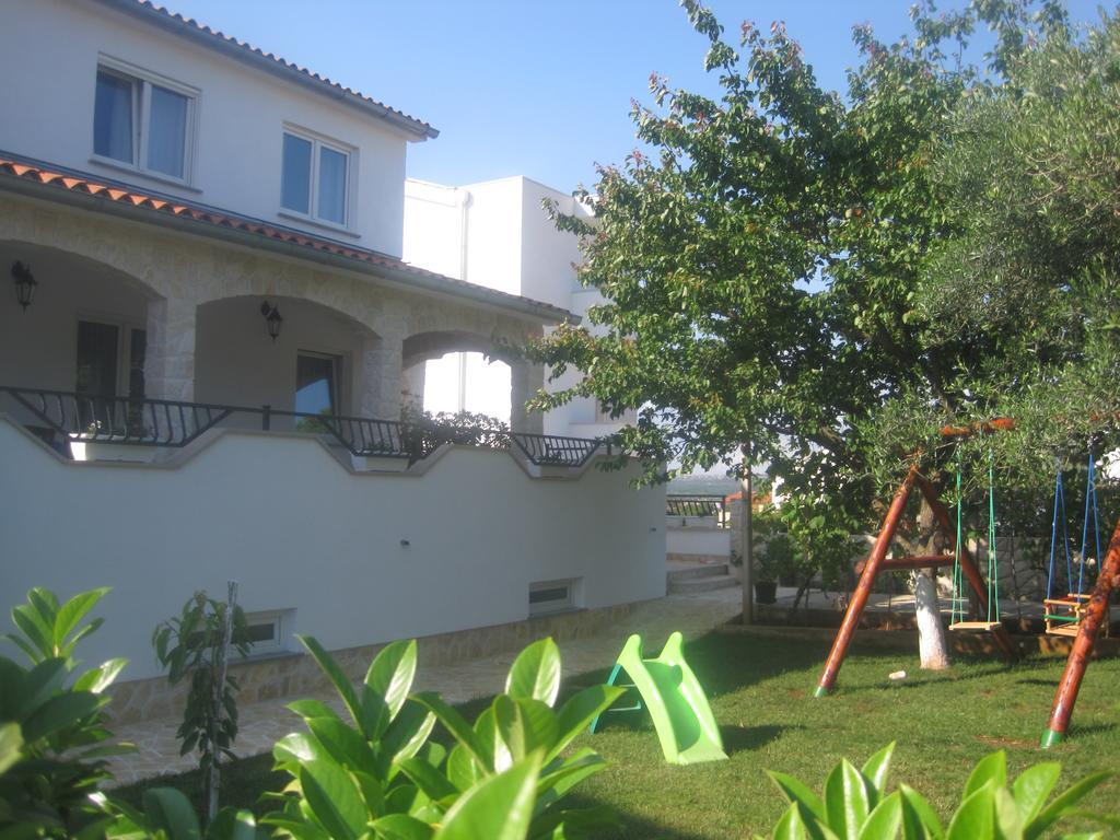 Apartments Tina Pula Extérieur photo