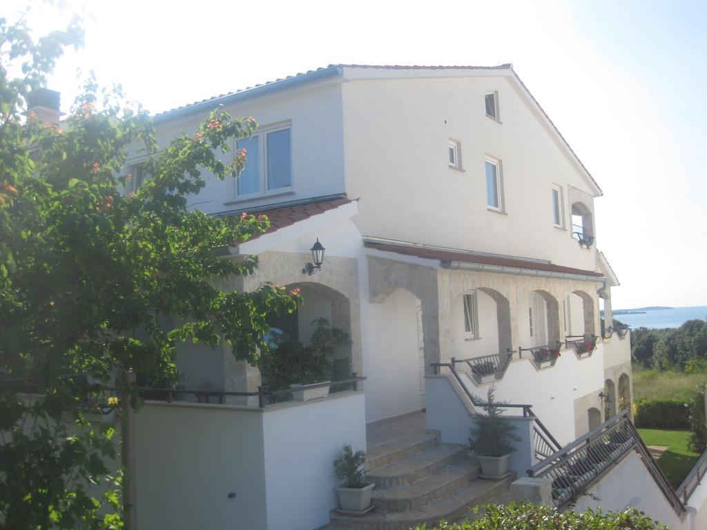 Apartments Tina Pula Extérieur photo