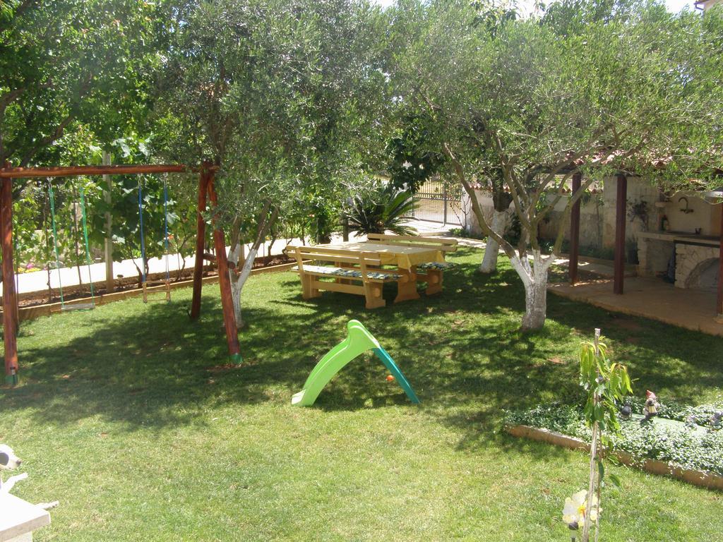 Apartments Tina Pula Extérieur photo